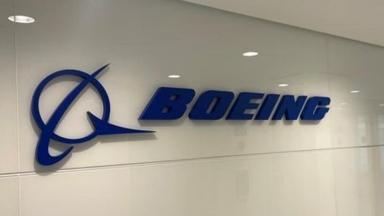 Boeing advises airlines to inspect 787 flight deck seat switches